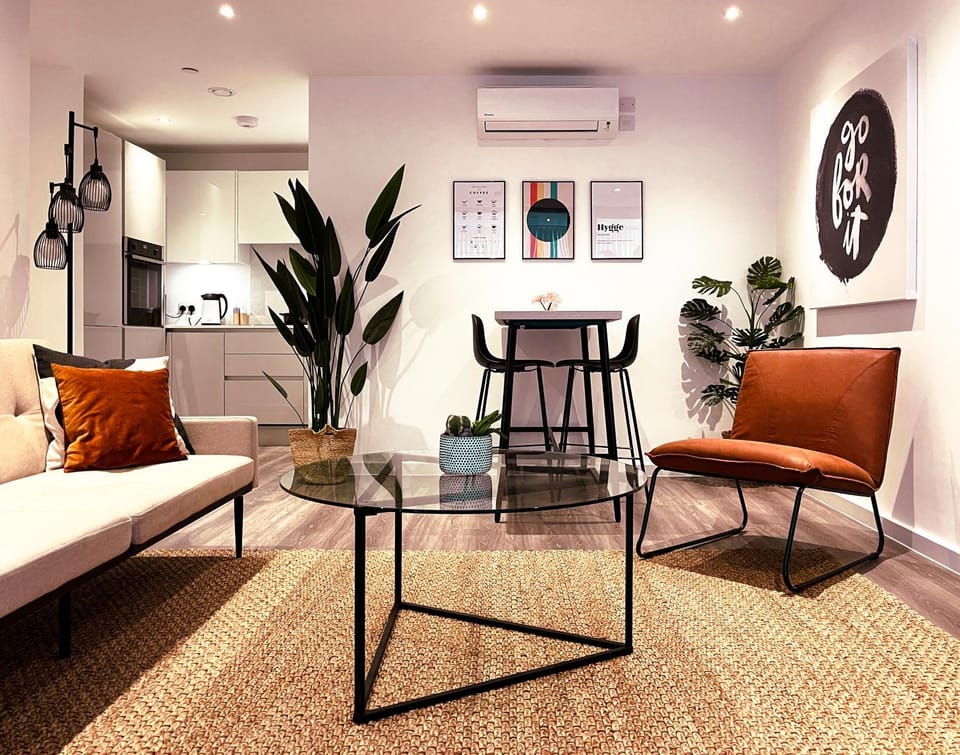 Modern Luxe Pad with Free Parking! Apartment in Brentford