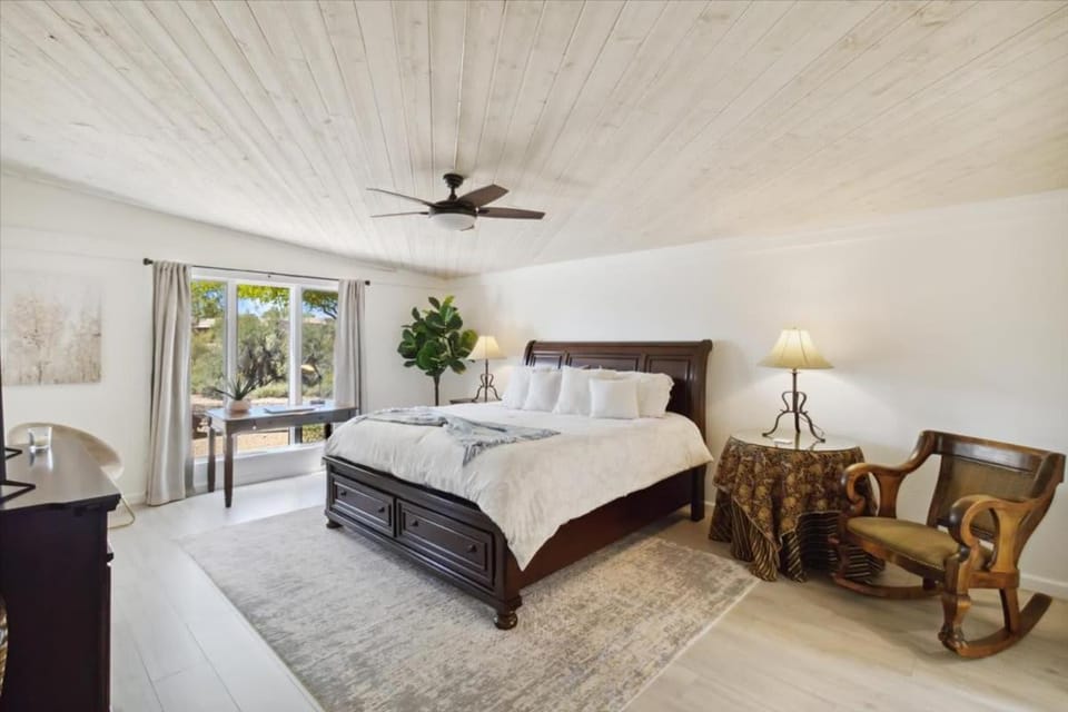 Club Ironwood Resort Access Desert Garden & Golf House in Carefree