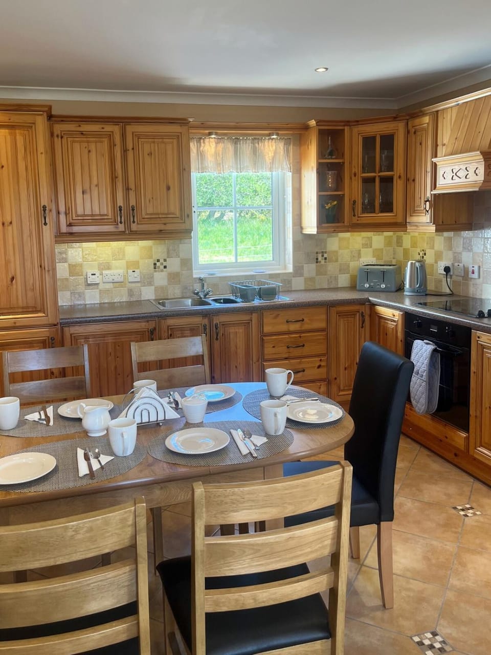 Kitchen or kitchenette, Dining area, stove
