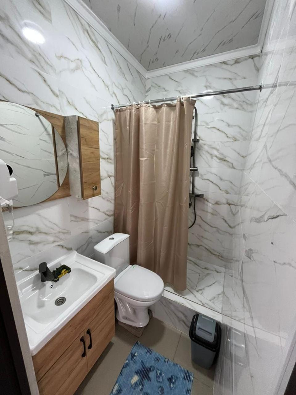 Shower, Toilet, Bathroom, Bath, bidet, towels