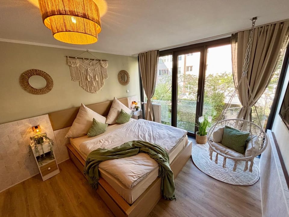 Bohemian Chic Sage Dreams - Munich Central Station Apartment in Munich