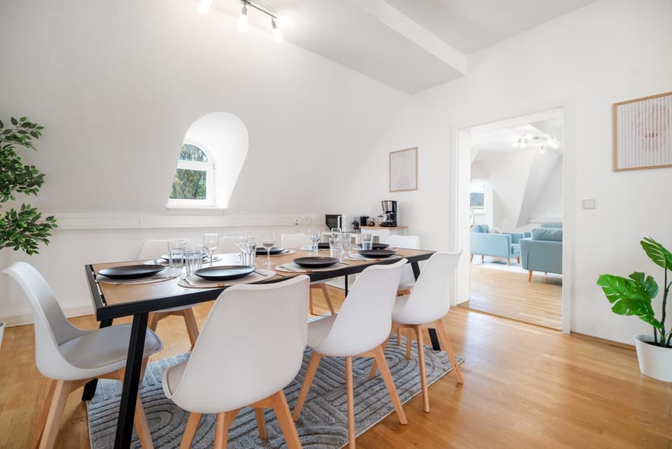 Seating area, Dining area