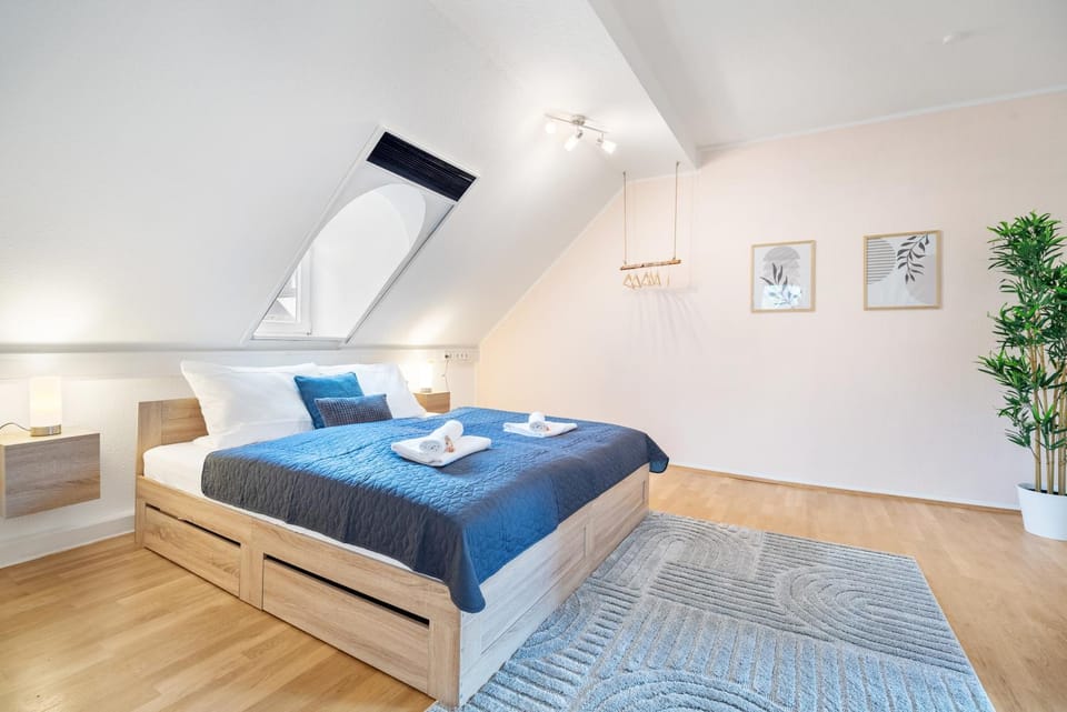 Bed, Bedroom