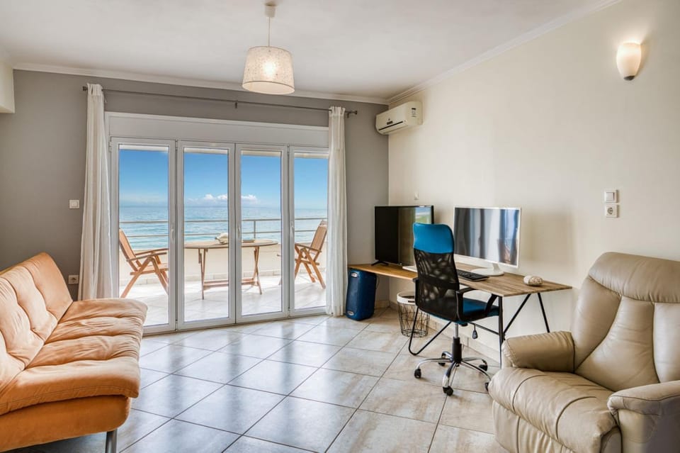 Komi Shoreline Blue Window Apartment in Decentralized Administration of the Aegean