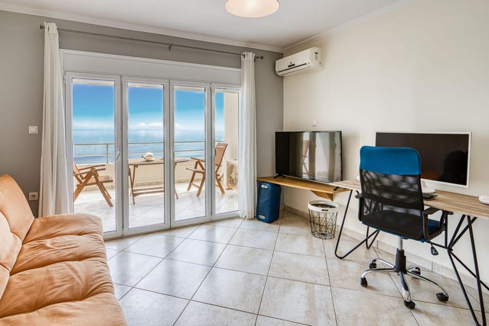 Komi Shoreline Blue Window Apartment in Decentralized Administration of the Aegean