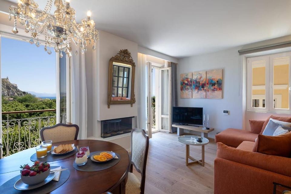 TV and multimedia, View (from property/room), Balcony/Terrace, Seating area, Dining area, fireplace