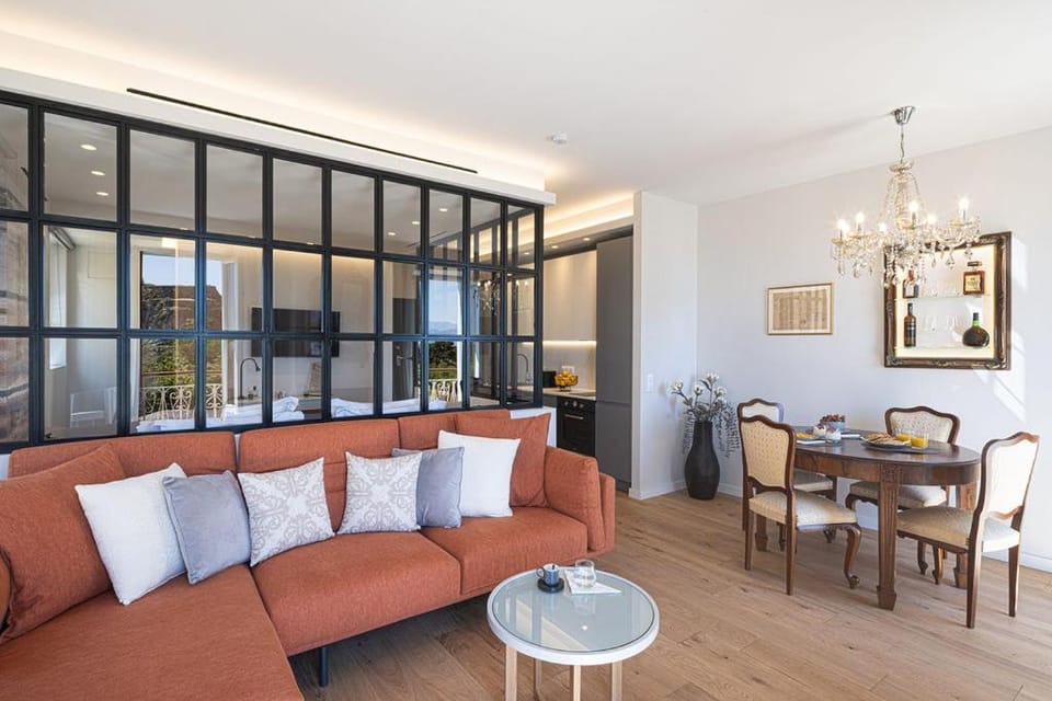 Living room, Seating area, kitchen