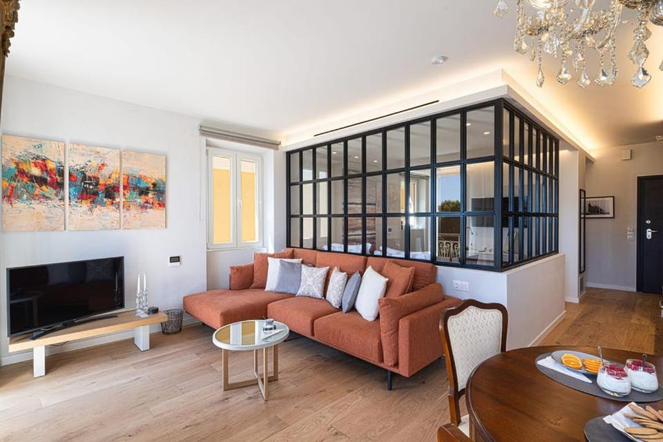 TV and multimedia, Living room, Seating area, Dining area