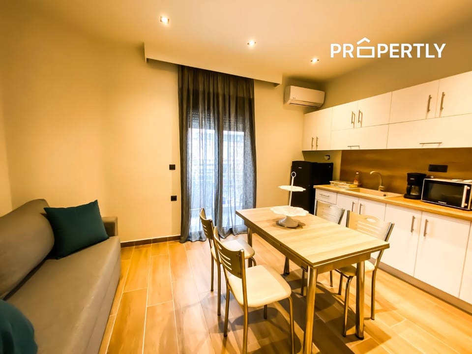 Kitchen or kitchenette, Seating area, Dining area