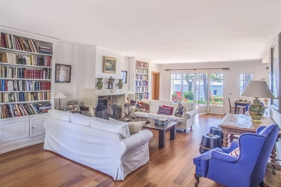 Library, Living room