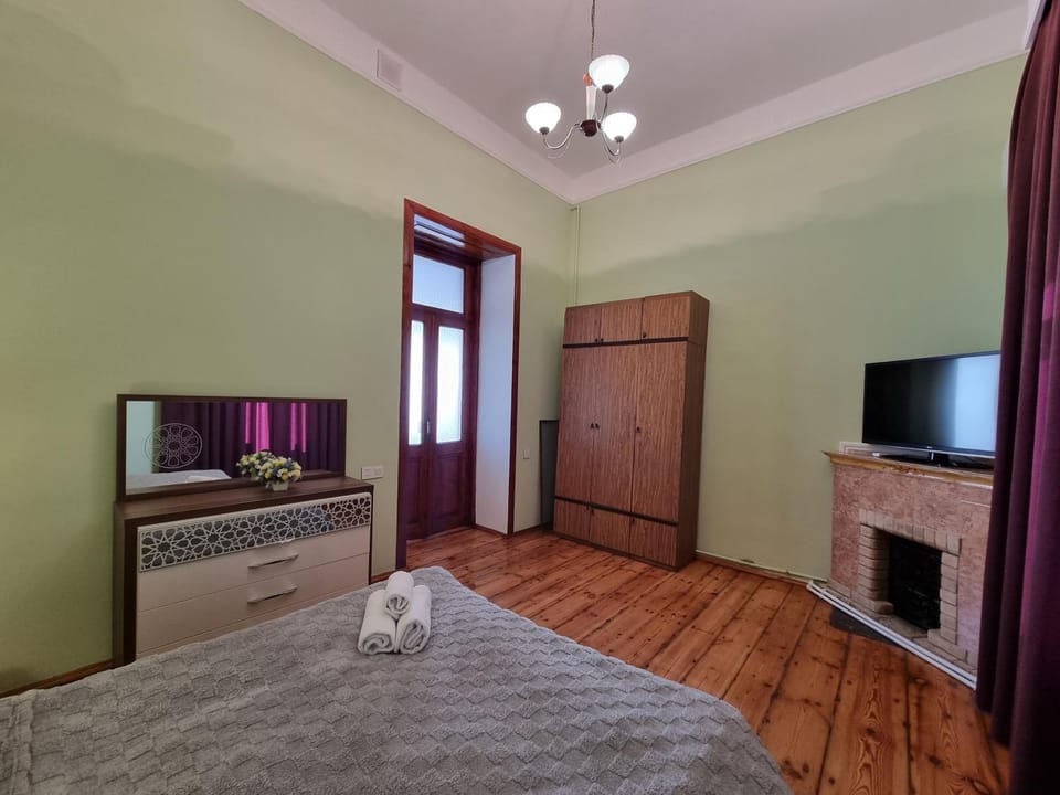Bed, TV and multimedia, Photo of the whole room, Evening entertainment, Bedroom, towels, wardrobe