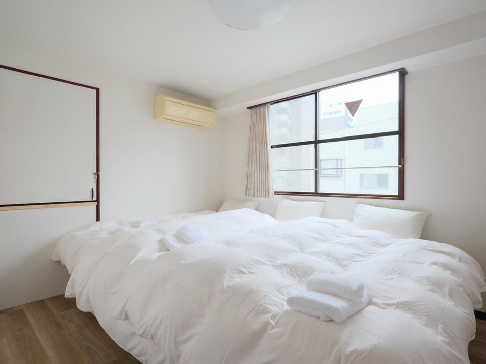 Bedroom, air conditioner