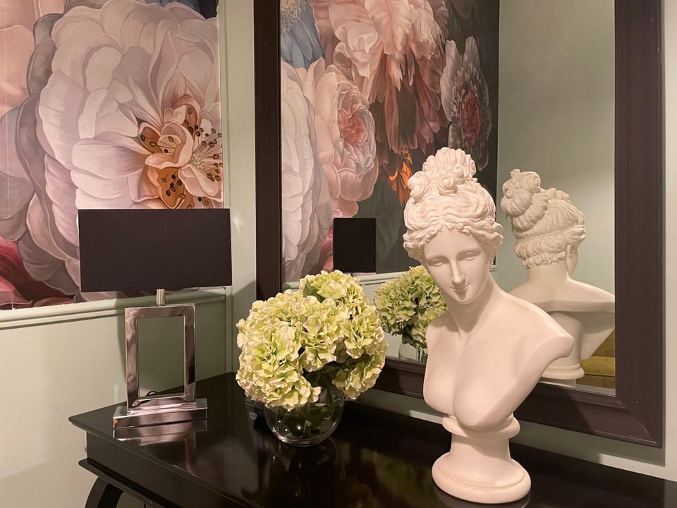 Living room, Decorative detail, Seating area