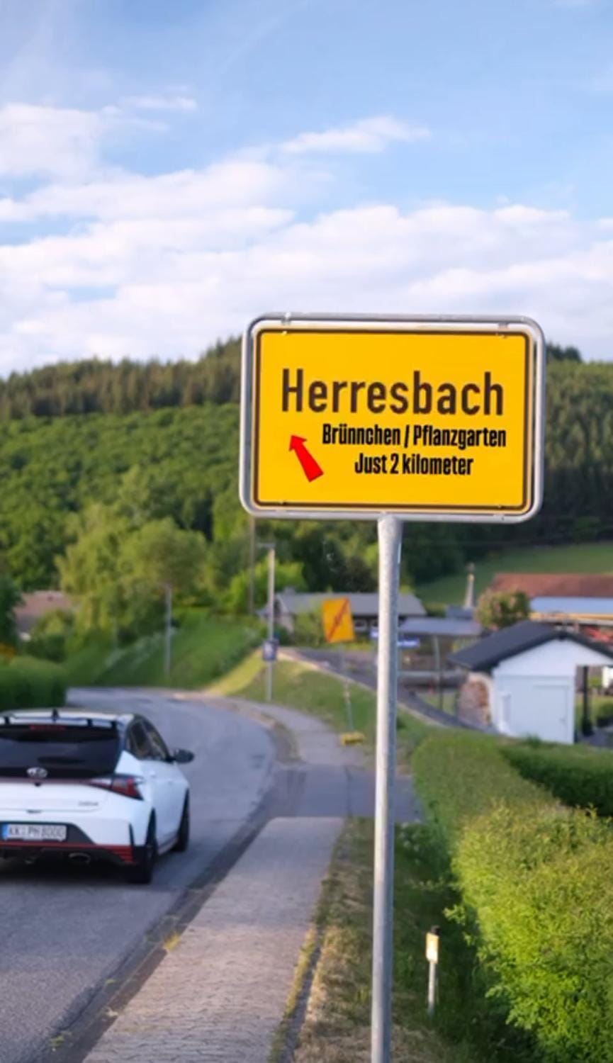 Nearby landmark, Natural landscape, Street view