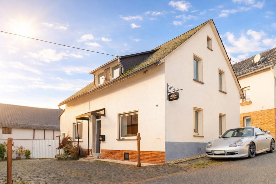 Property building, Day, Neighbourhood, Street view, Parking