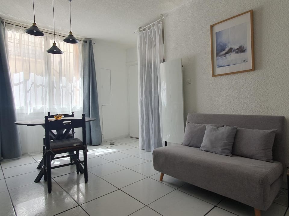 Beau studio rénové en centre-ville de Sète Apartment in Occitanie