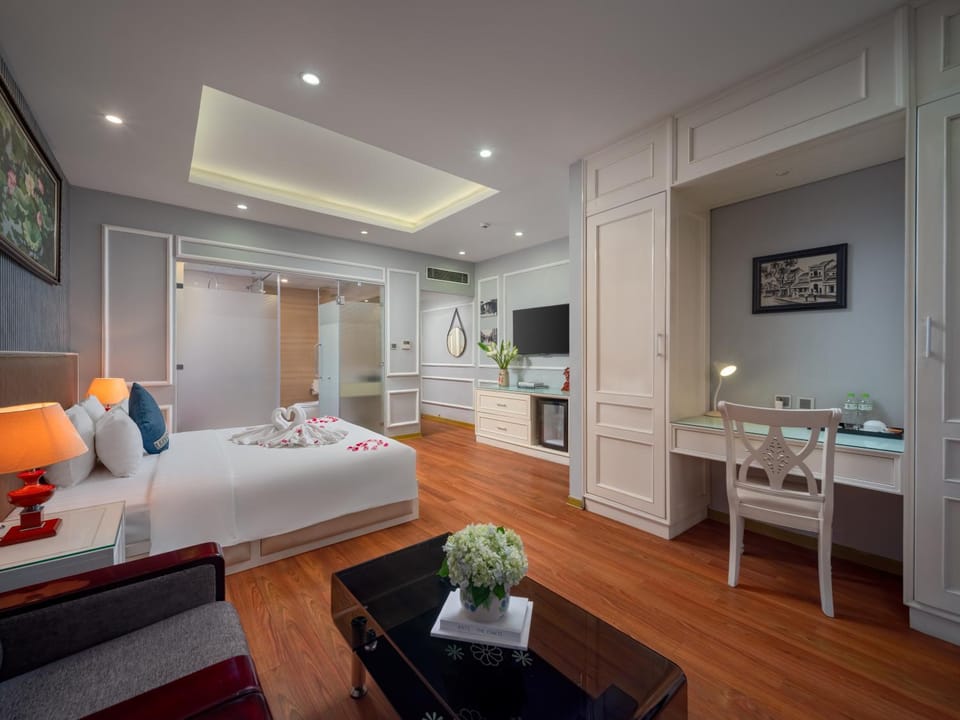 Bed, TV and multimedia, Photo of the whole room, Bedroom, wardrobe