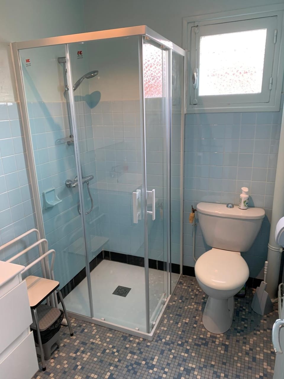 Shower, Toilet