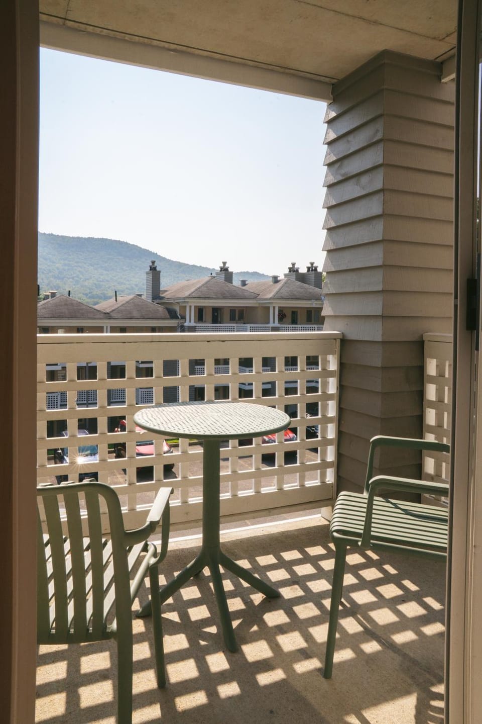 Property building, Patio, Balcony/Terrace, Mountain view