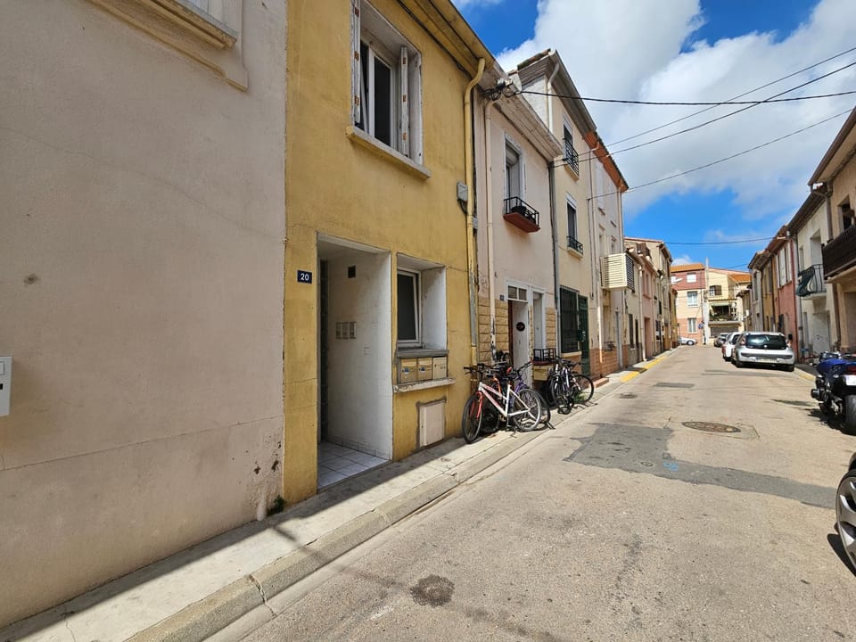 Property building, Day, Neighbourhood, Street view