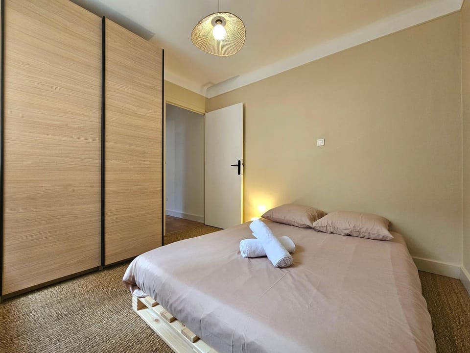 Bed, Photo of the whole room, Bedroom, wardrobe