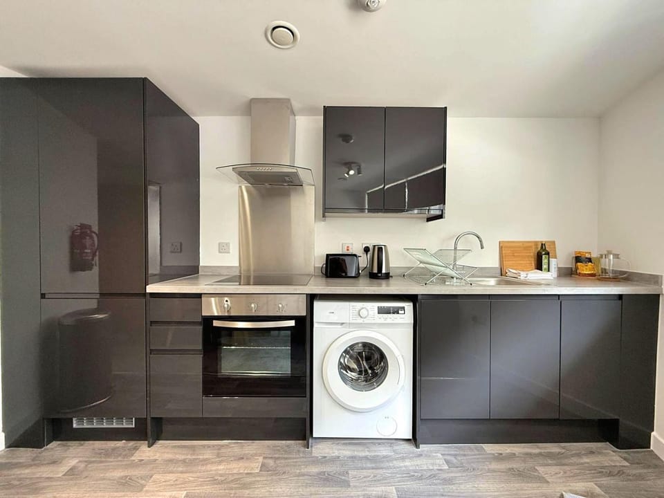 Central Sheffield 1 Bed Flat, Sleeps 3, City Views, Full Kitchen Apartment in Sheffield