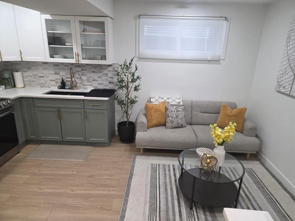 Modern 1BRM Private Suite - Free Parking- Near Henday - Pets Welcome Apartment in Edmonton
