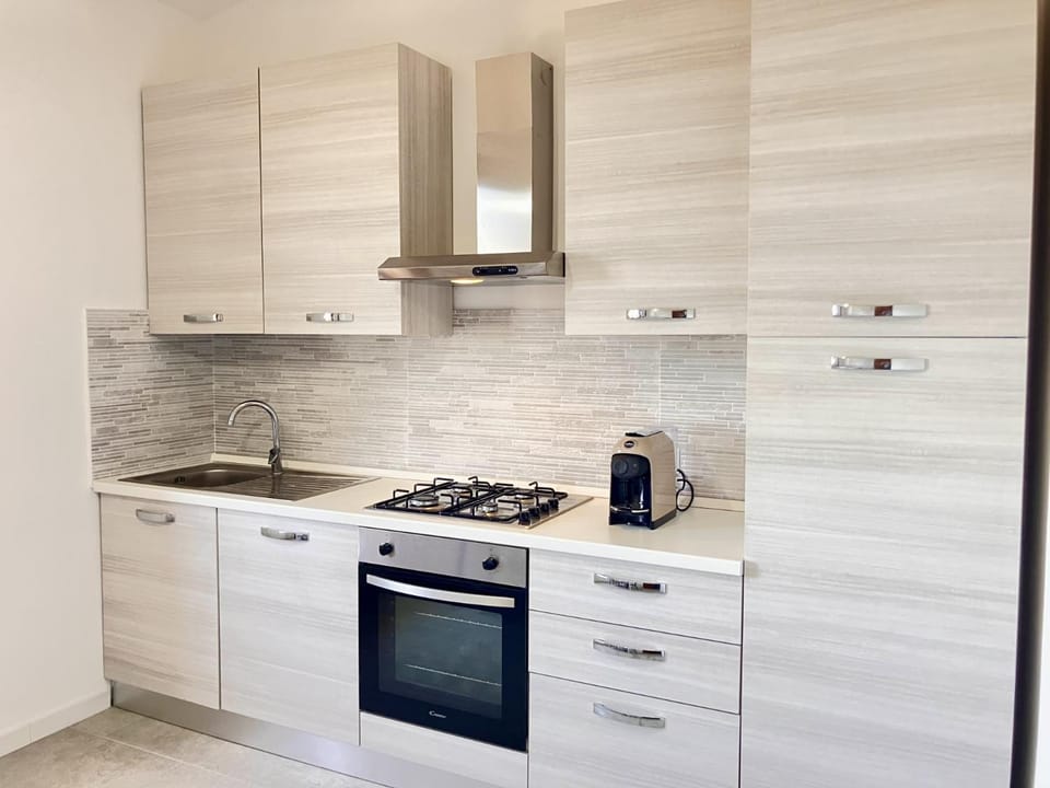 Kitchen or kitchenette, pet friendly, stove