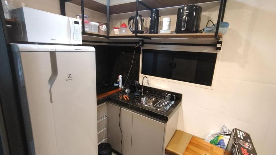 Coffee/tea facilities, Kitchen or kitchenette, minibar, stove
