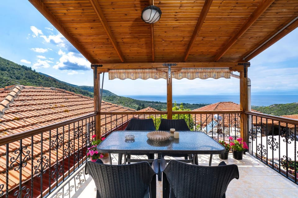 Natural landscape, View (from property/room), Balcony/Terrace, Dining area, Mountain view, Sea view