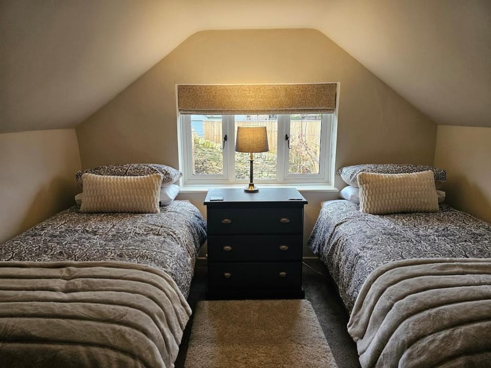 Cosy Cottage in the Cotswolds with Woodburner, Sleeps 4 House in Winchcombe