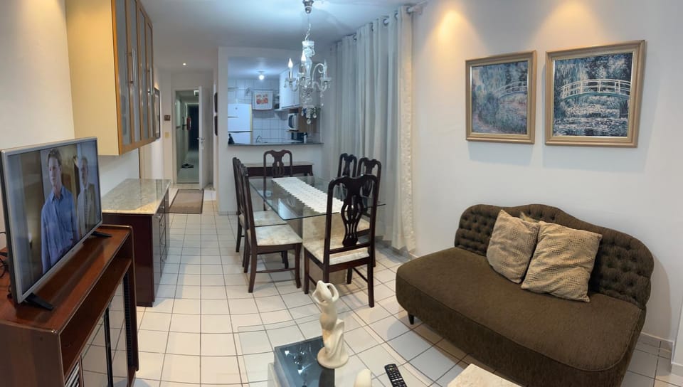 TV and multimedia, Kitchen or kitchenette, Living room, Seating area, Dining area
