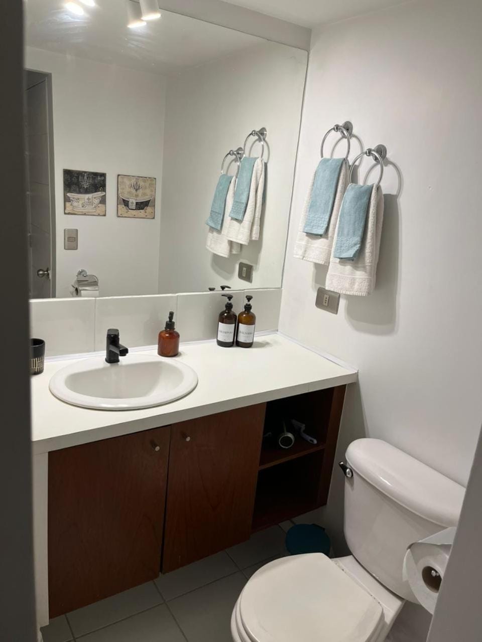 Toilet, Bathroom, towels