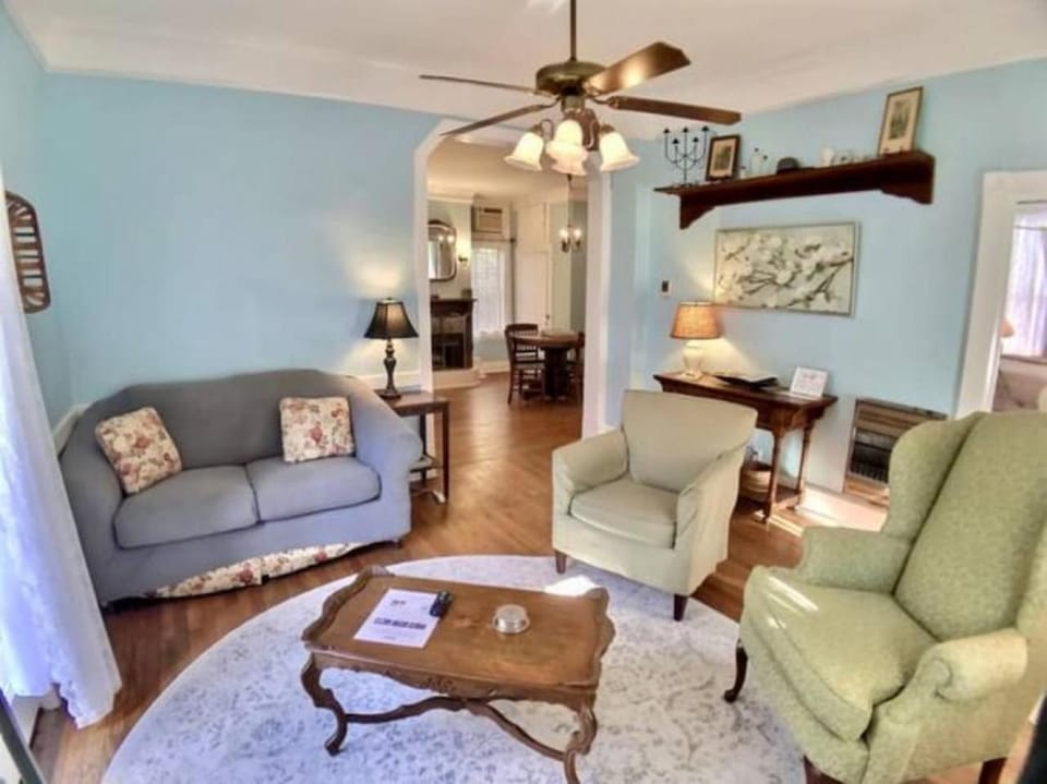 Cricket Cottage House in Eureka Springs