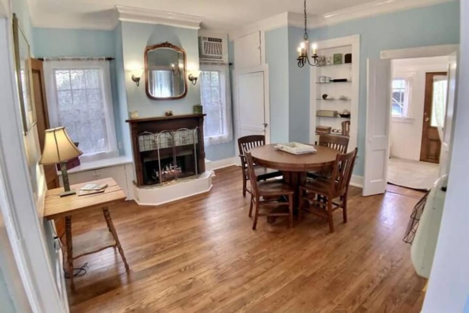 Cricket Cottage House in Eureka Springs