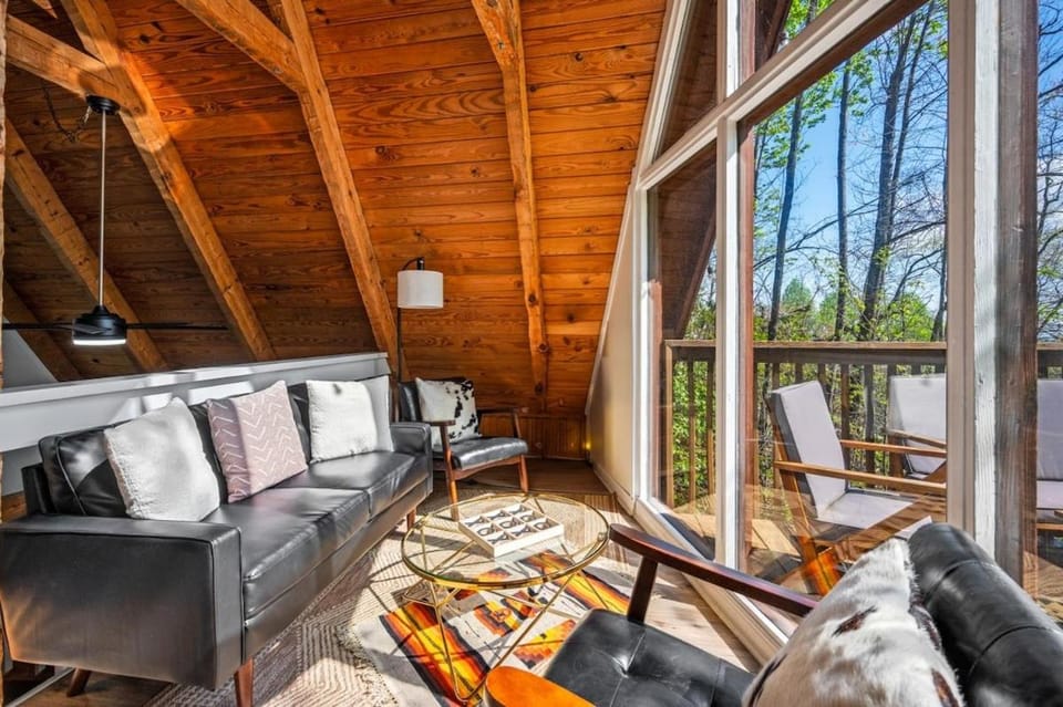 Charming A-Frame Cabin w Hot Tub & Mountain Views Cabin in Gatlinburg