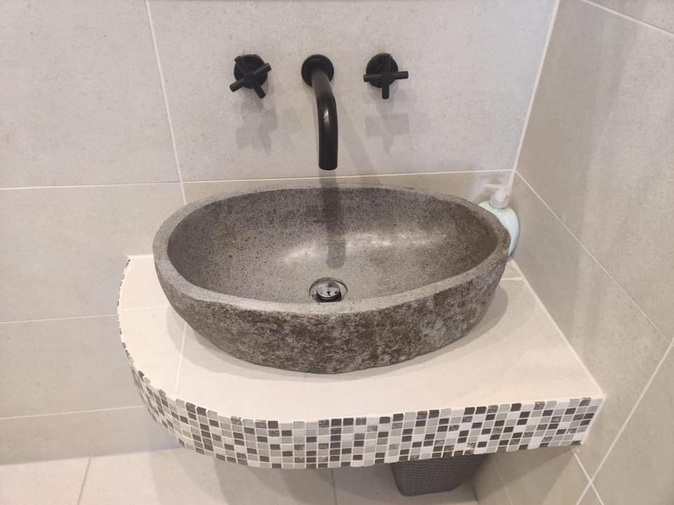 The Cowshed - Luxury Barn with Hot Tub House in Kidderminster Road