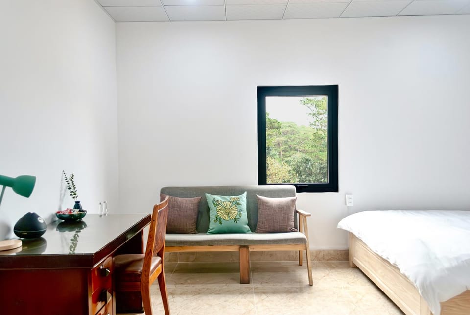 View (from property/room), Photo of the whole room, Bedroom, Mountain view, Street view
