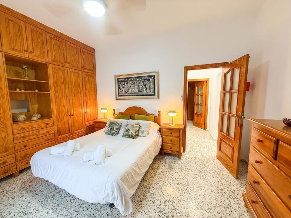 Bed, Photo of the whole room, Bedroom, wardrobe