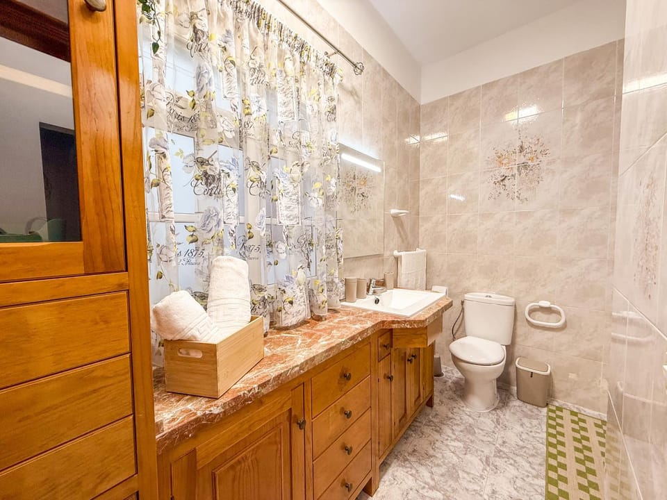 Shower, Bathroom, towels