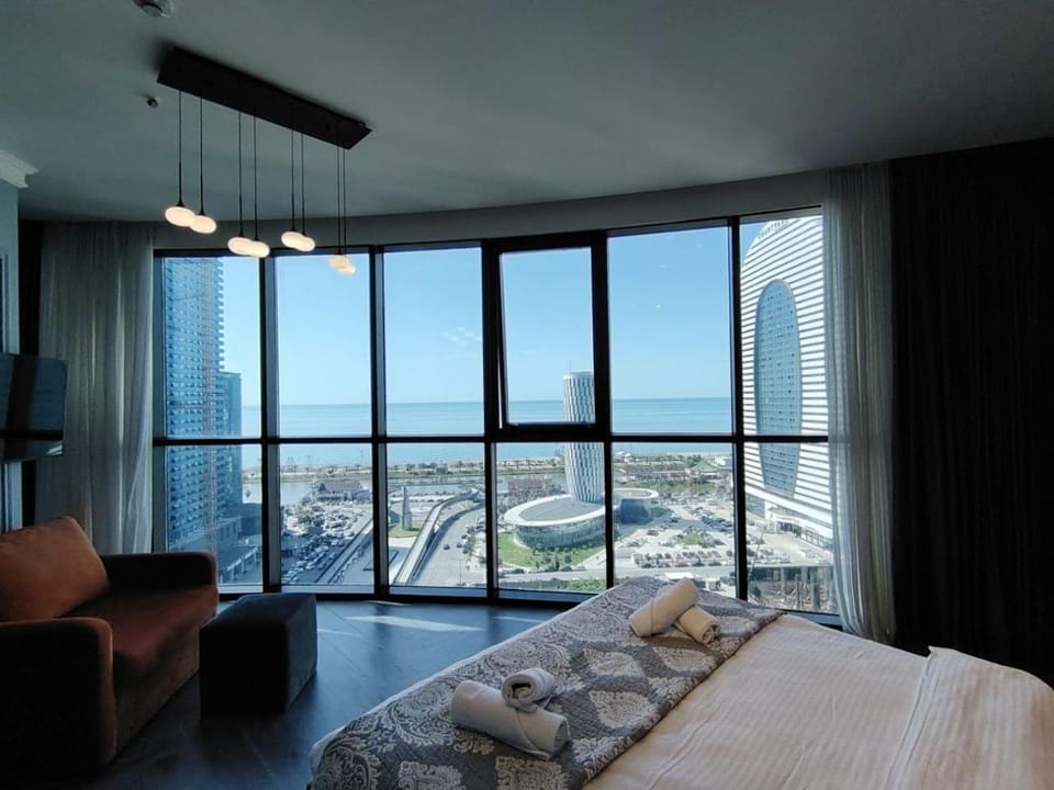 Bed, TV and multimedia, Living room, Photo of the whole room, Bedroom, Sea view