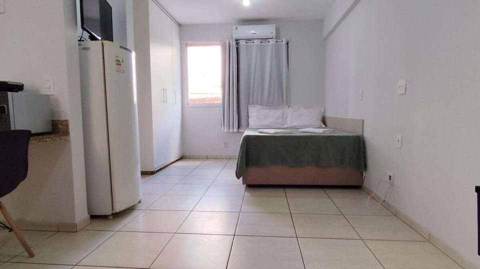 Bed, TV and multimedia, Photo of the whole room, Bedroom, wardrobe, air conditioner