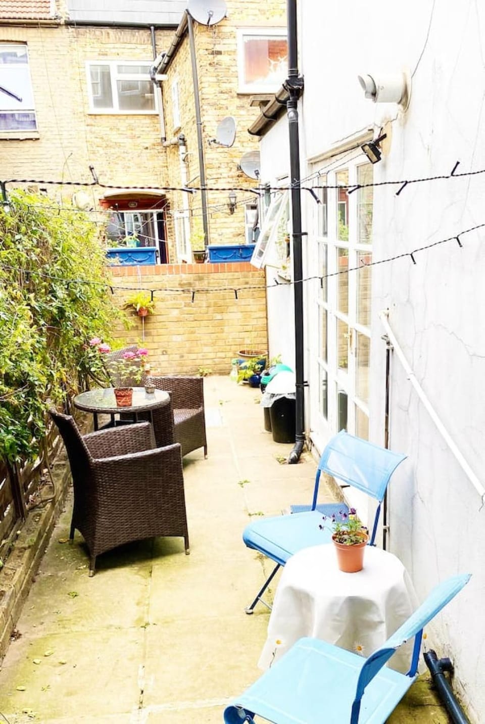 Courtyard Oasis Apartment in London