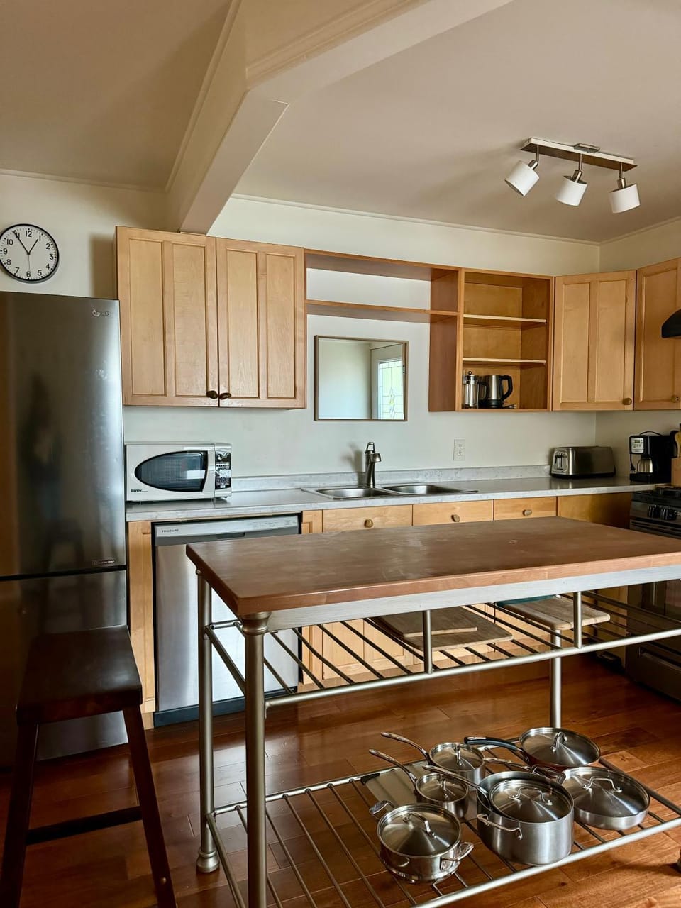 Kitchen or kitchenette, microwave, toaster