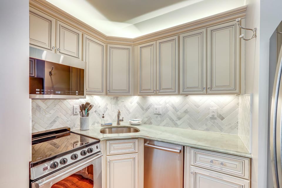 Historic French Consulate! Cap Hill Area, Walkable House in Capitol Hill