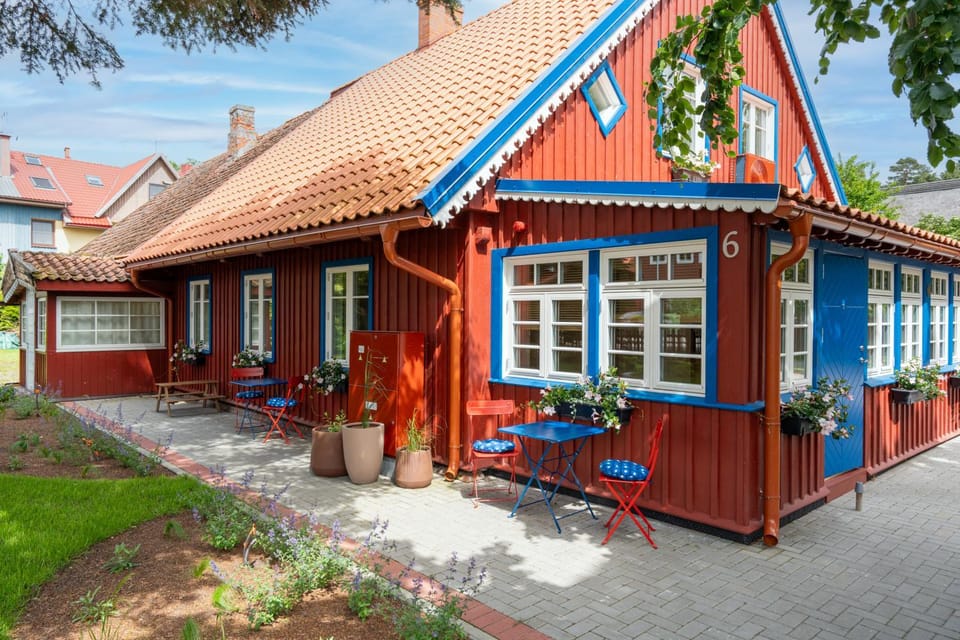 Property building, Day, Garden, Garden view