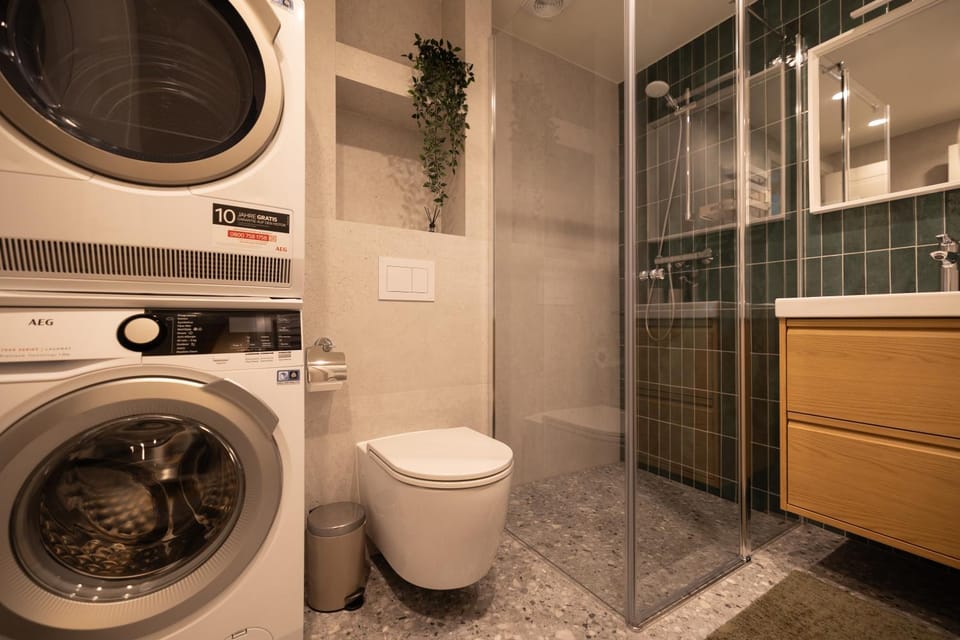 Toilet, Bathroom, washing machine, dryer