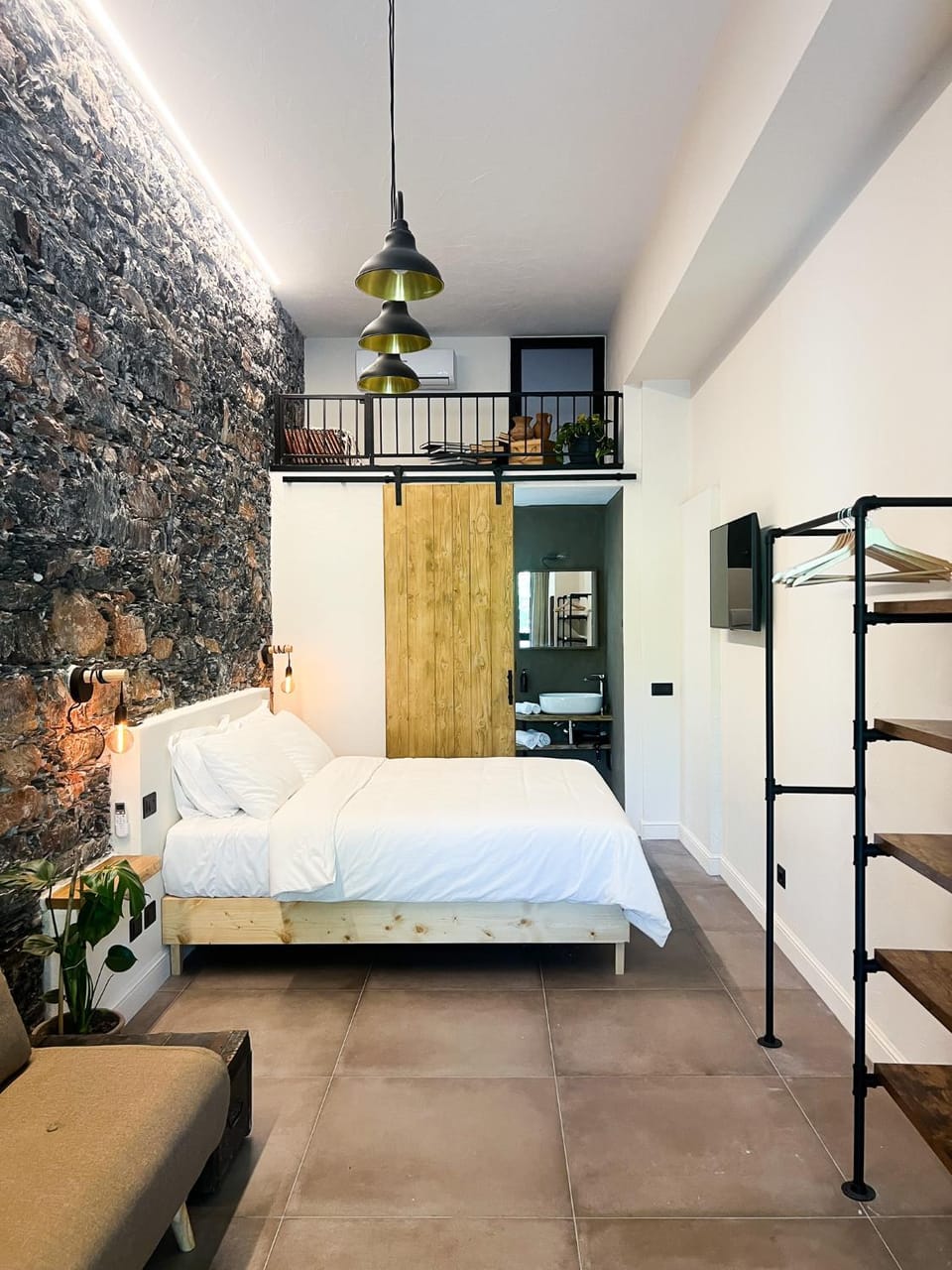 Bed, Photo of the whole room, wardrobe