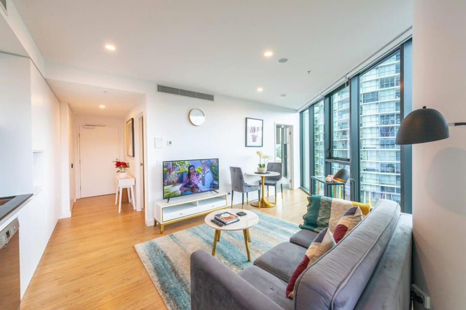 Stunning Getaway One King Bed with Unlimited Wi-Fi Apartment in Brisbane City