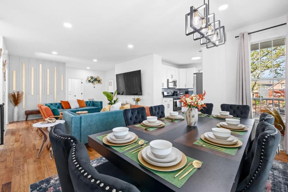 Communal lounge/ TV room, Living room, Dining area